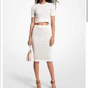 Only wore the skirt once, I decided it wasn't my color.